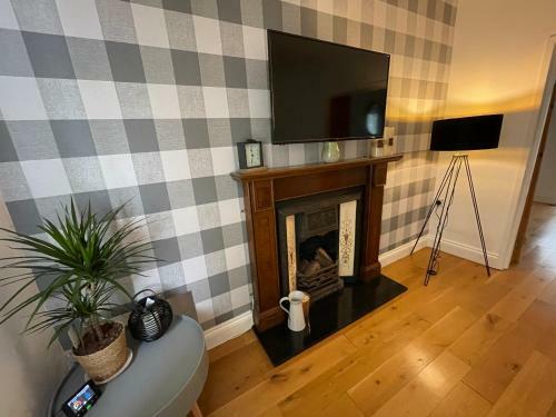 Cheerful 2 Bedroom Townhouse With Cinema Loft