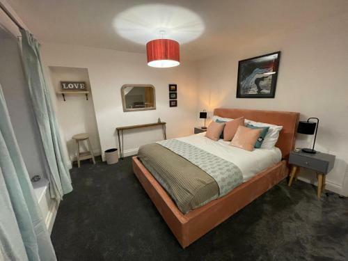 Cheerful 2 Bedroom Townhouse With Cinema Loft