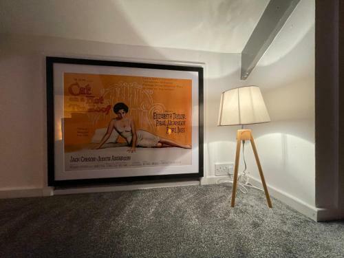Cheerful 2 Bedroom Townhouse With Cinema Loft