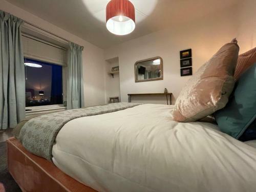 Cheerful 2 Bedroom Townhouse With Cinema Loft