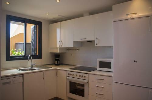 Miramar Stunning Sea View - 2 Bedrooms, Wifi, Pool