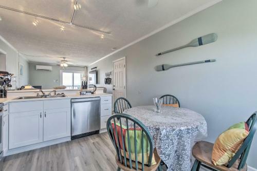Apartamento Convenient Retreat With Balcony And Ocean Views!