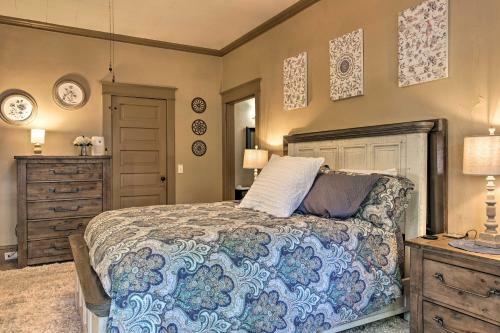All-encompassing Escape With Pool And Hot Tub!