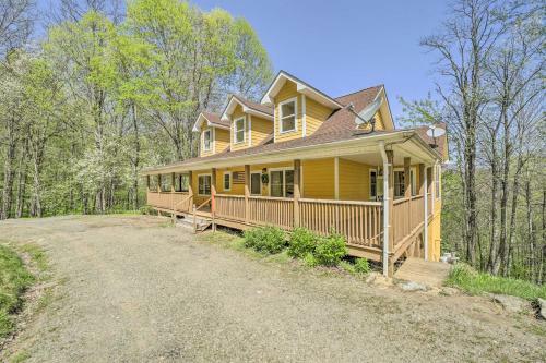 Secluded Waynesville Retreat With Mtn Views!