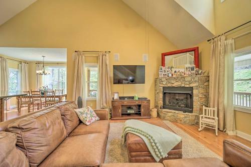 Secluded Waynesville Retreat With Mtn Views!