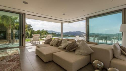 Modern Villa With Beautiful View