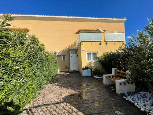 Renovated House With Pools Perfect For Families