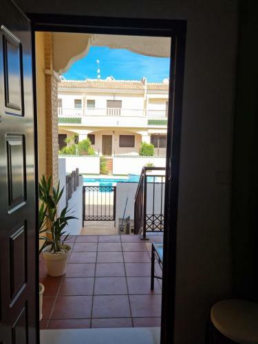 Agradable Adosado Con Piscina