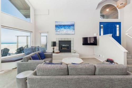 New!! Sand Dollar - Beachfront, Family Friendly Home With Highspeed Internet!