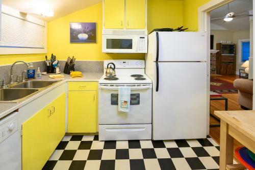 Karr Beach House On 11th