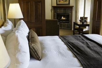 Hotel Pine Ridge Inn