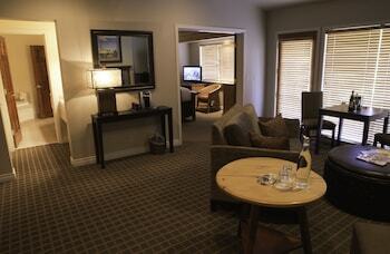 Hotel Pine Ridge Inn