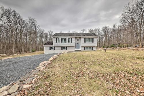 Stunning Stroudsburg Home With Private Hot Tub!