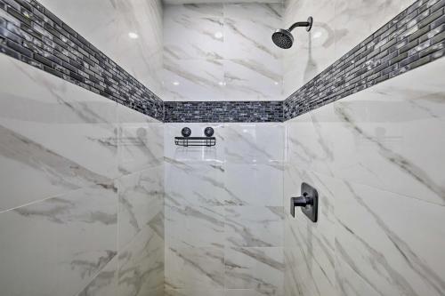 Stunning Stroudsburg Home With Private Hot Tub!