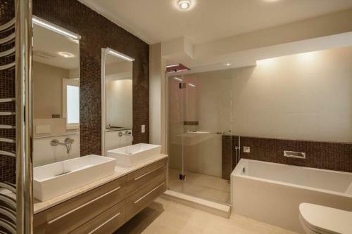 The Gallery Stunning 6bd House W Spa And Parking