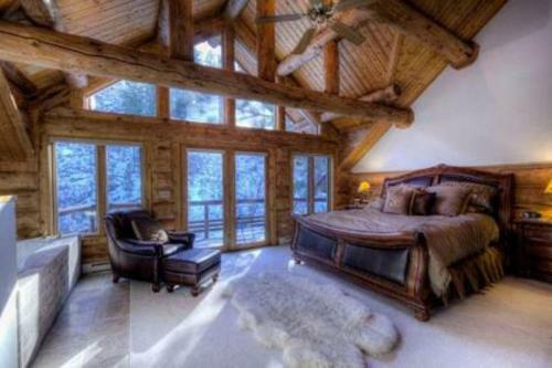 Thunderhead Falls Lodge