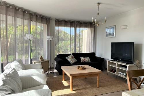 Belle Villa Avec Piscine Priv�e � 800 M de Loc�an 6 Pers
