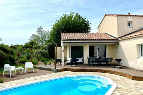 Belle Villa Avec Piscine Priv�e � 800 M de Loc�an 6 Pers