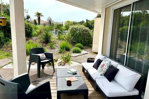 Belle Villa Avec Piscine Priv�e � 800 M de Loc�an 6 Pers