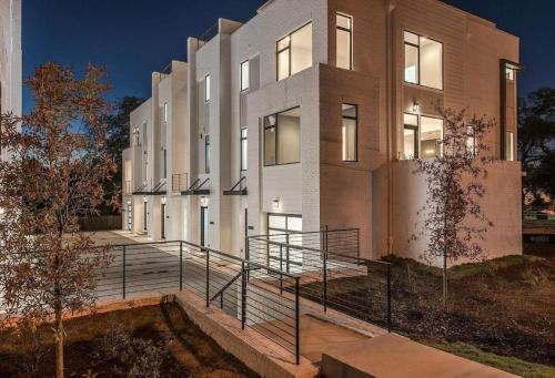 4 Connecting Condos - Sleeps 32 To 36 - Firepits - Garages - Rooftops Decks - Great Views - Security