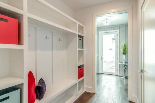 4 Connecting Condos - Sleeps 32 To 36 - Firepits - Garages - Rooftops Decks - Great Views - Security