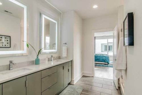 4 Connecting Condos - Sleeps 32 To 36 - Firepits - Garages - Rooftops Decks - Great Views - Security