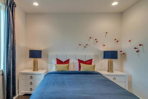 4 Connecting Condos - Sleeps 32 To 36 - Firepits - Garages - Rooftops Decks - Great Views - Security