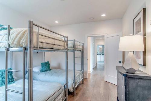 4 Connecting Condos - Sleeps 32 To 36 - Firepits - Garages - Rooftops Decks - Great Views - Security