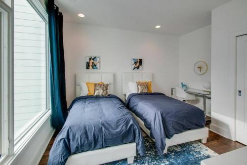 4 Connecting Condos - Sleeps 32 To 36 - Firepits - Garages - Rooftops Decks - Great Views - Security