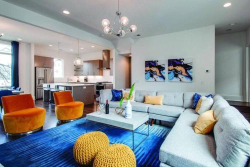 4 Connecting Condos - Sleeps 32 To 36 - Firepits - Garages - Rooftops Decks - Great Views - Security