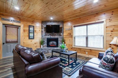 Swimming Bears Lodge Two Cabins With Pools And Hottubs