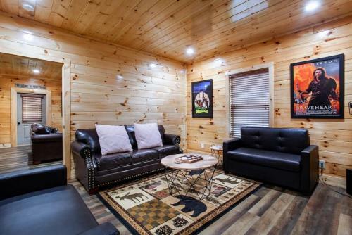 Swimming Bears Lodge Two Cabins With Pools And Hottubs