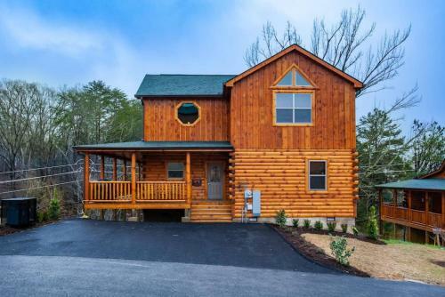 Swimming Bears Lodge Two Cabins With Pools And Hottubs