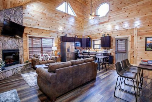 Swimming Bears Lodge Two Cabins With Pools And Hottubs