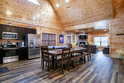Swimming Bears Lodge Two Cabins With Pools And Hottubs