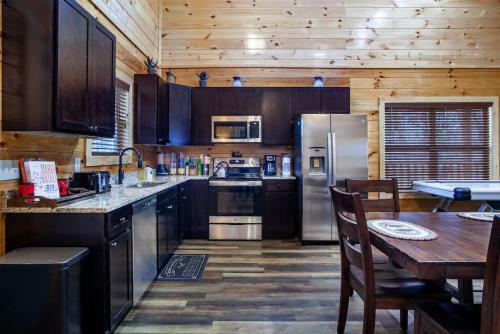 Swimming Bears Lodge Two Cabins With Pools And Hottubs