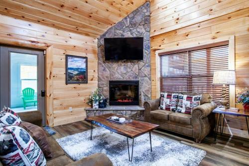 Swimming Bears Lodge Two Cabins With Pools And Hottubs
