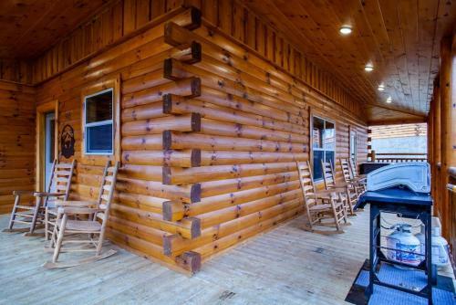 Swimming Bears Lodge Two Cabins With Pools And Hottubs