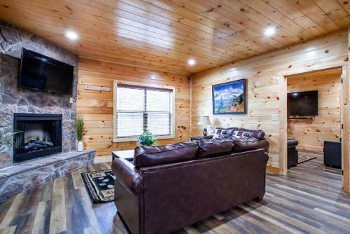 Swimming Bears Lodge Two Cabins With Pools And Hottubs
