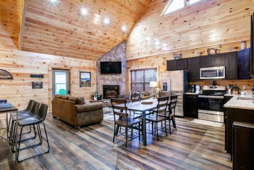 Swimming Bears Lodge Two Cabins With Pools And Hottubs