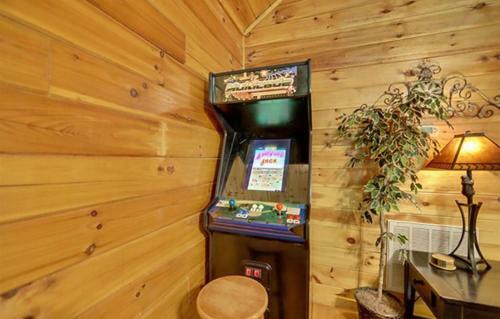 Creekside Paradise Found! One-bedroom Mountain Cabin In Pigeon Forge