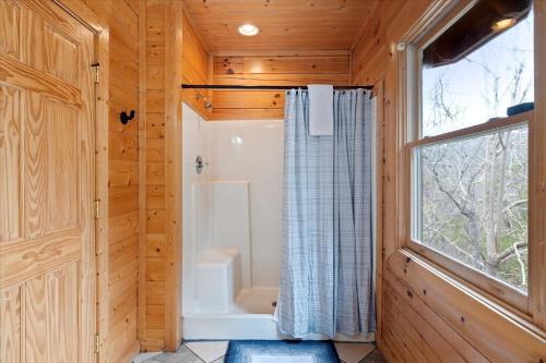 Blue Ridge Refuge Cabin