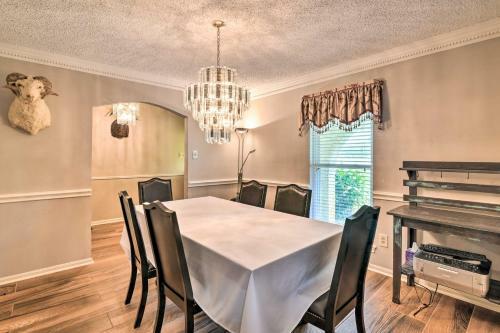 Freeport Retreat With Lake Views 6 Mi To Beach