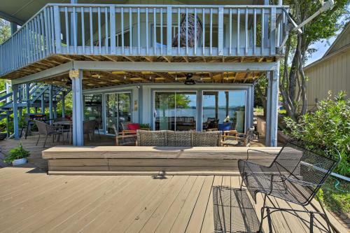 Lakefront Home On Cedar Creek With Game Room!