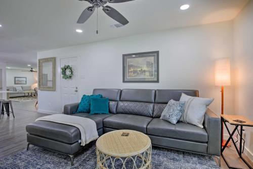 Charming Dallas Home With Yard About 6 Mi To Dtwn!