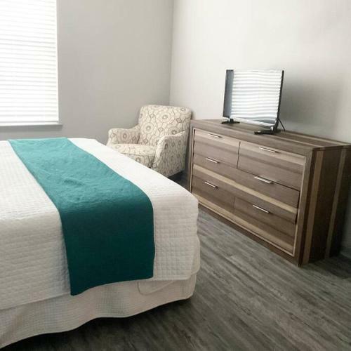 An Amazing 2 Bedroom/2 Full Bath Apartment Unit With Desk