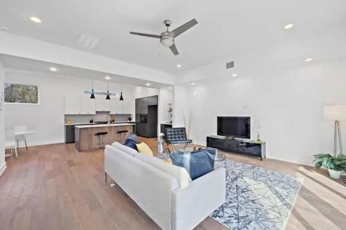 Stunning 4 Story Modern Home W/ Spectacular Views