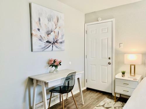 Casita At Maywood - Modern Spaces
