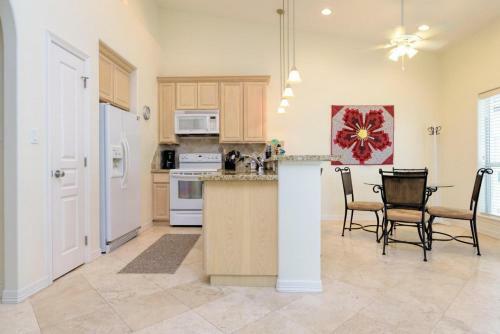Sea Shell Isle 2c By Padre Getaways