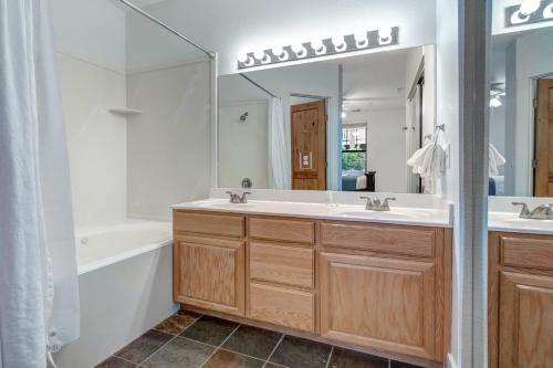 Cozy Meadowview Condo